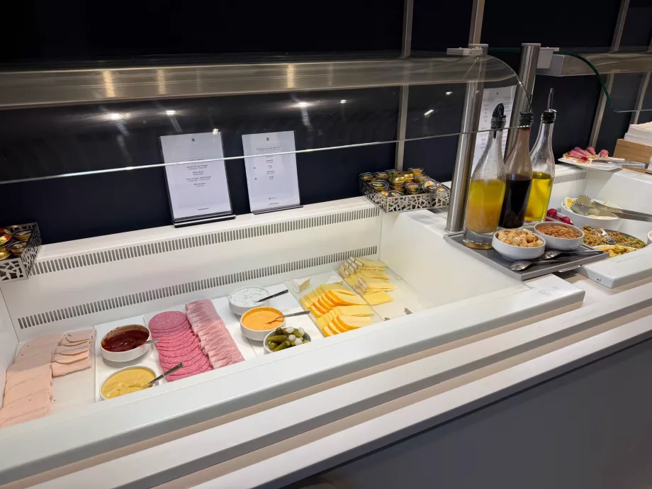 Makanan yang disajikan di lounge