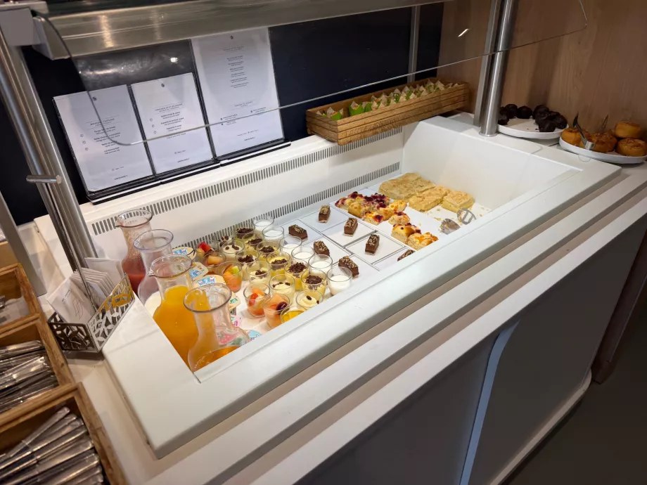 Makanan yang disajikan di lounge