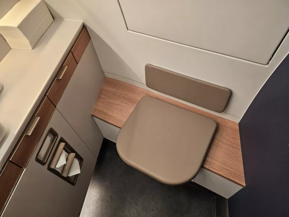 Toilet untuk penumpang Kelas Utama
