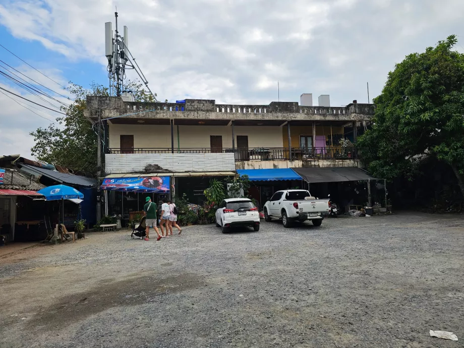 Parkir di Hin Ta Hin Yai