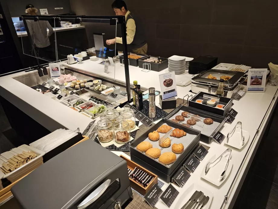 Minuman di bar prasmanan