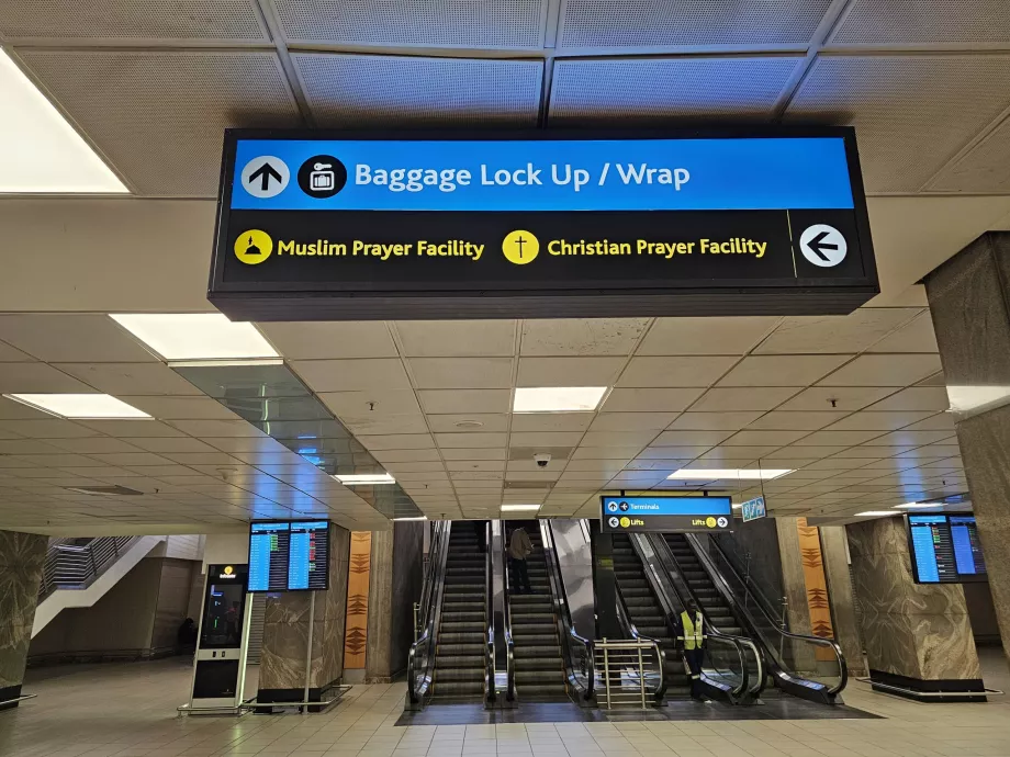 Papan nama yang salah untuk ruang bagasi