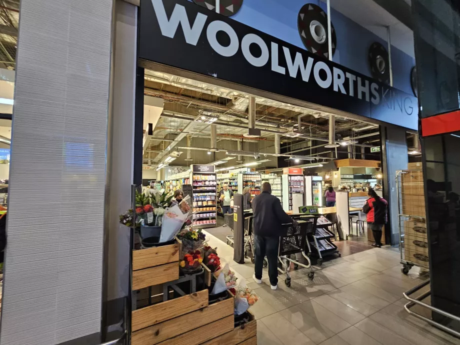 Supermarket Woolworths, area publik