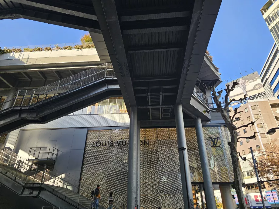 Tangga menuju Taman Miyashita