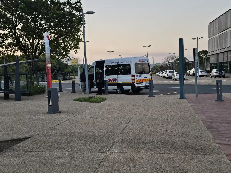 Antar-Jemput Bus Udara