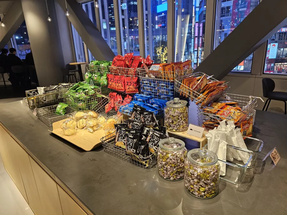 Ruang Tunggu Bersama, makanan dan minuman