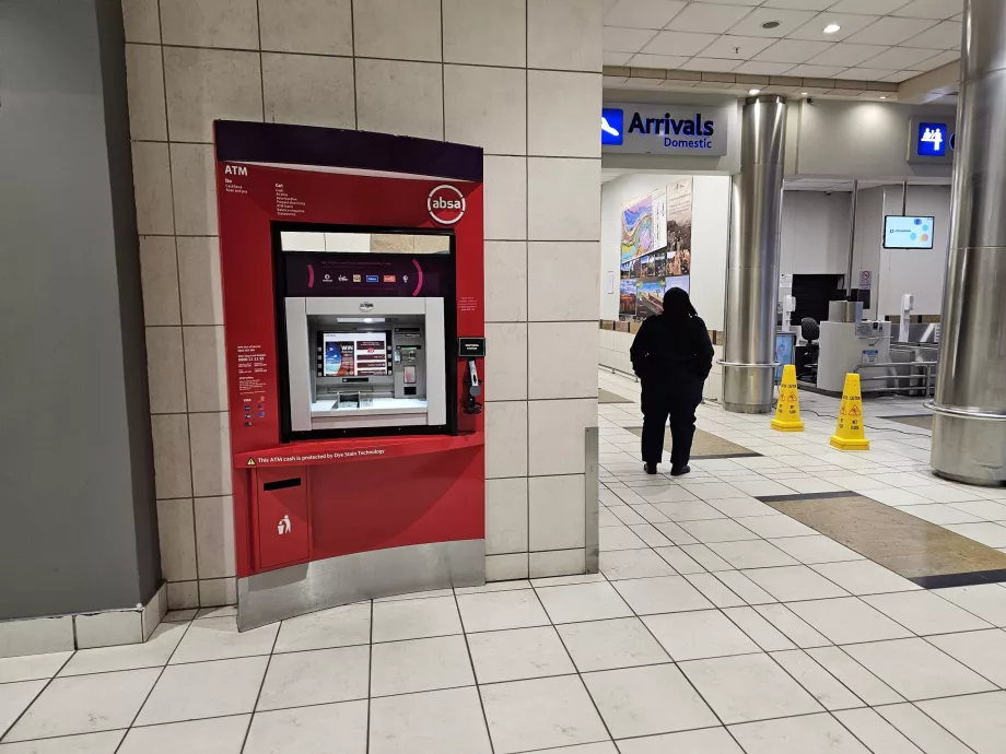 ATM di aula kedatangan