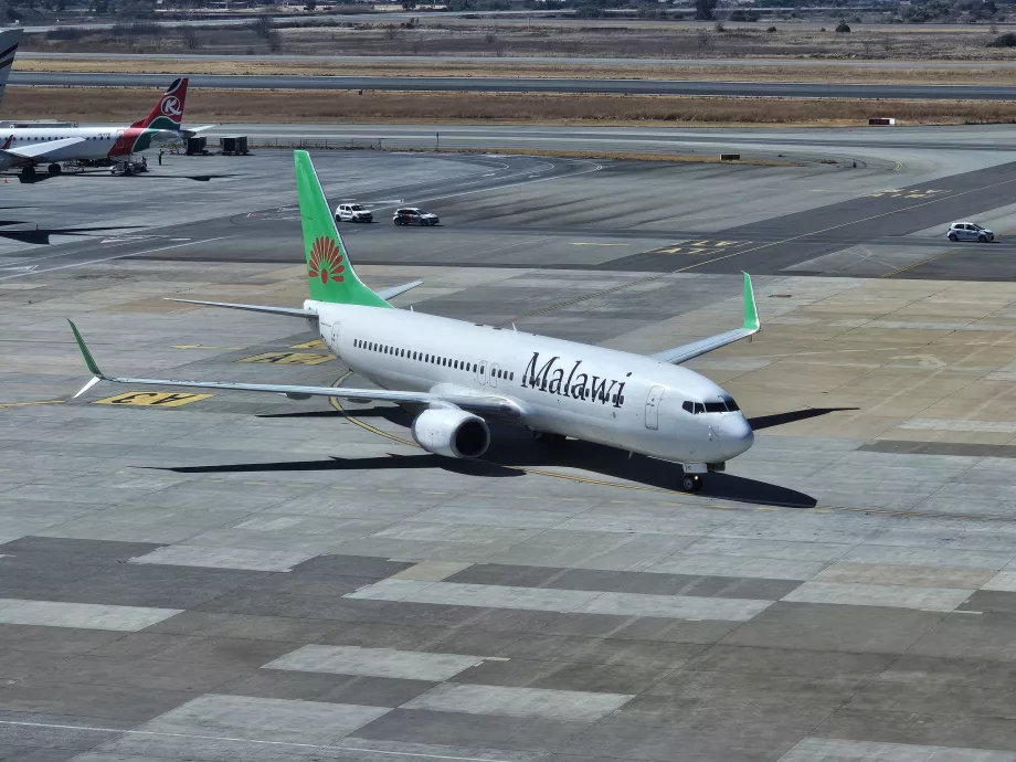 Malawi Airlines, Boeing 737 di Bandara Johannesburg