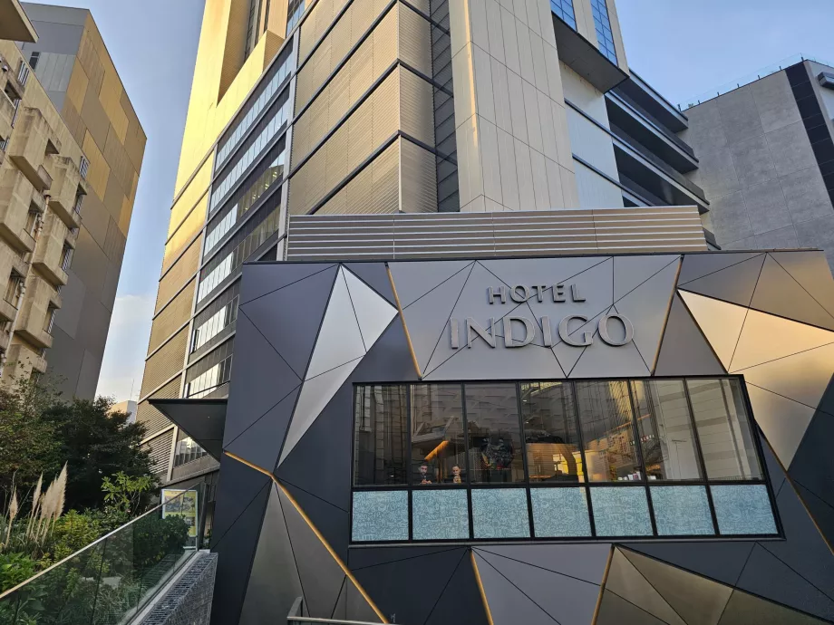 Hotel Indigo, pintu masuk utama
