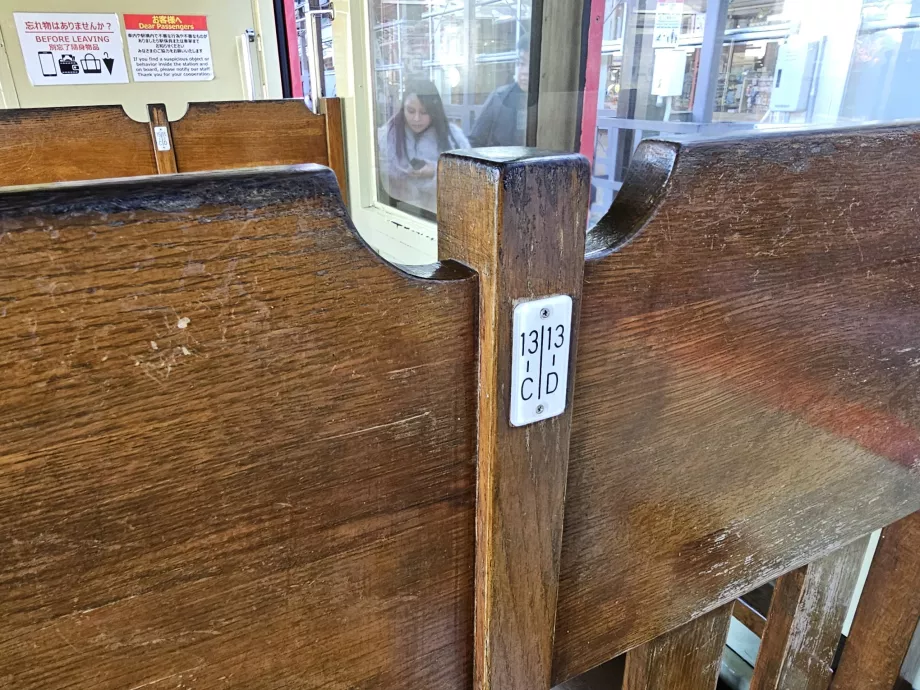 Penunjukan tempat duduk