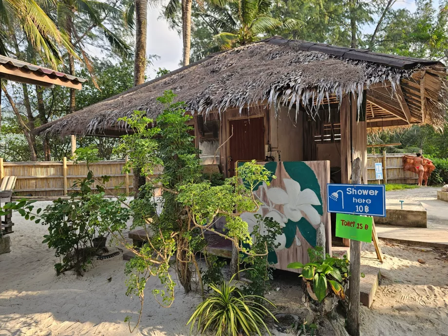 Pantai Malibu, kamar mandi dan toilet