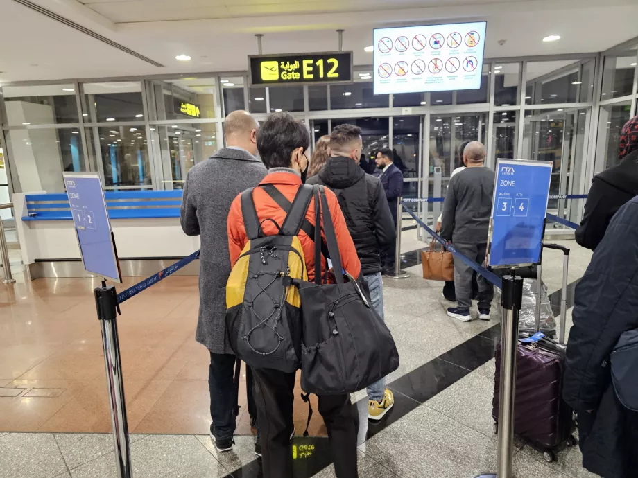 Naik pesawat berdasarkan zona