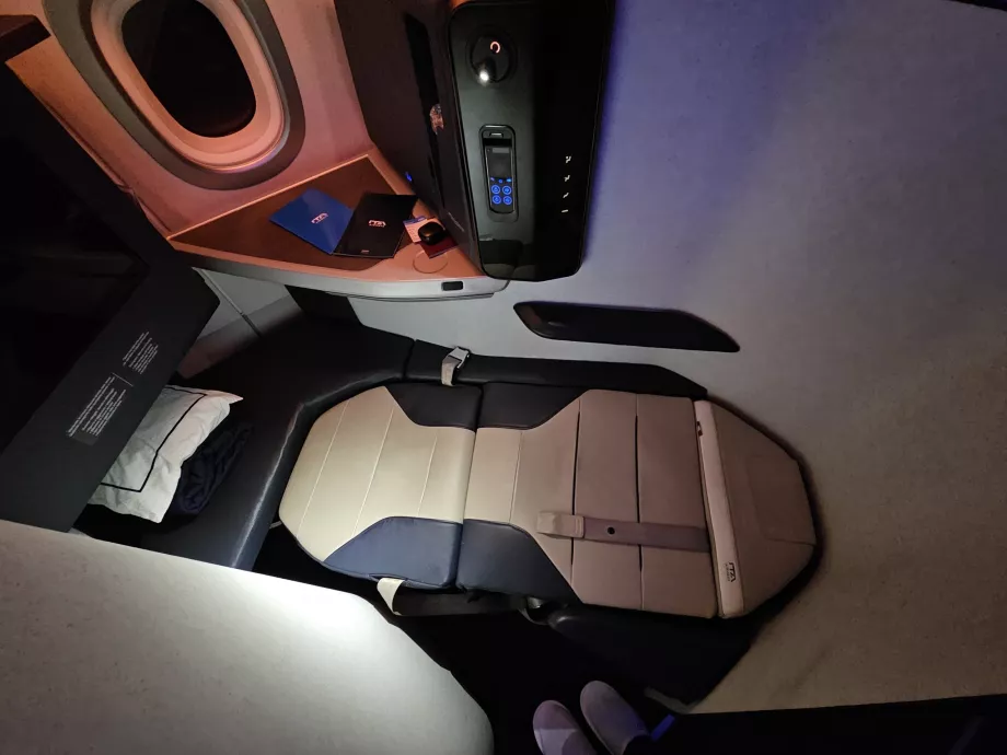 Sofa dilipat menjadi tempat tidur