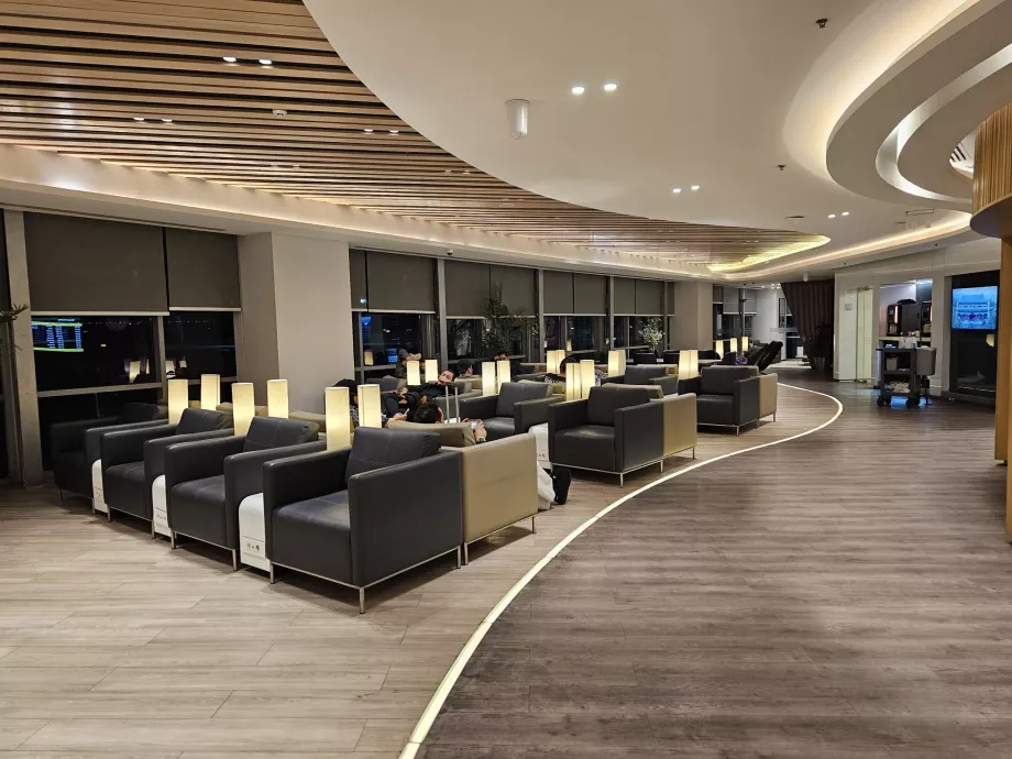 Ahlein Lounge, suasana keseluruhan