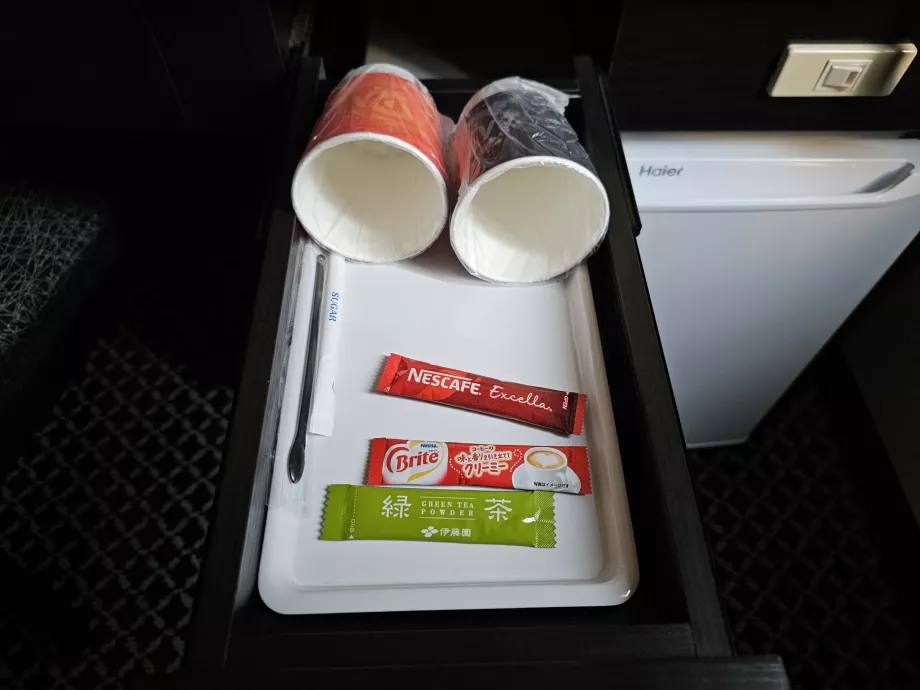 Kopi instan dan teh hijau