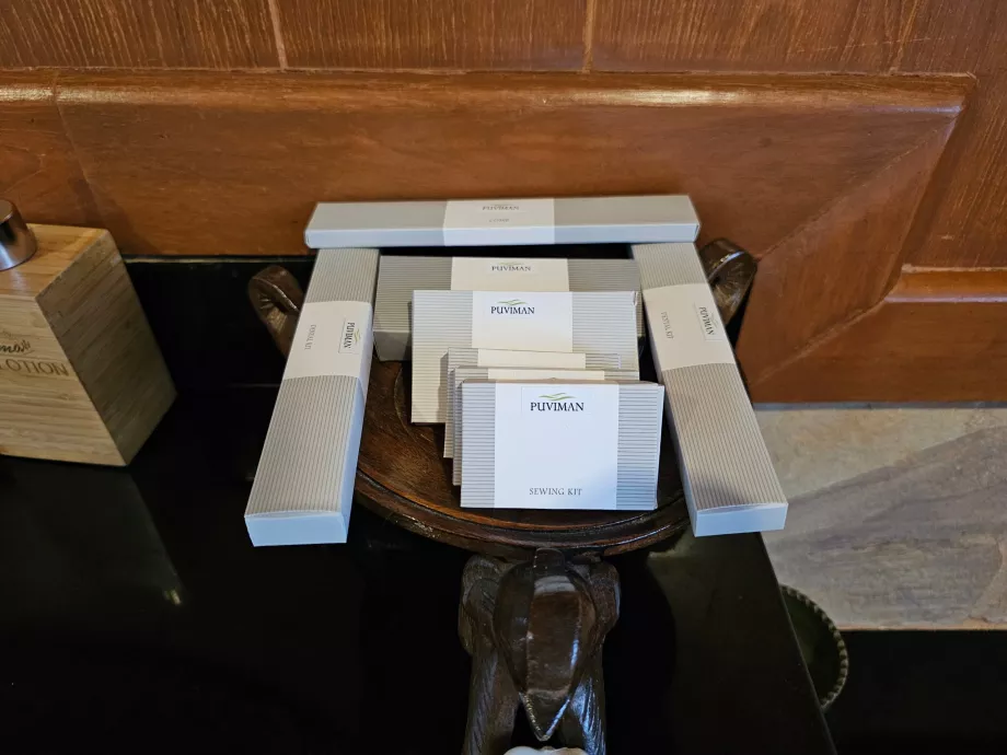 Perlengkapan perlengkapan di kamar mandi