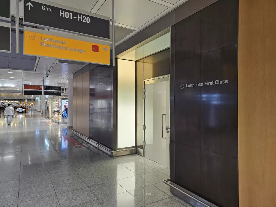 Ruang Tunggu Kelas Utama (Terminal Utama)