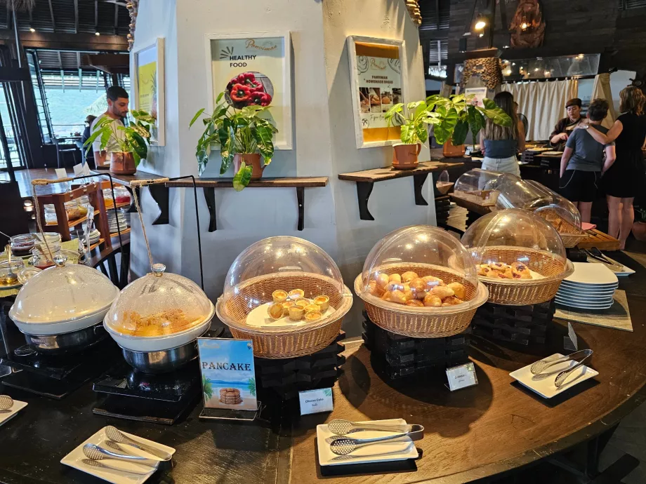 Sarapan: kue-kue manis