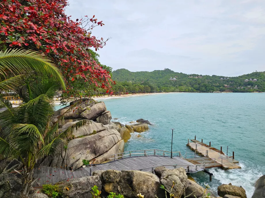 Pantai di sekitar hotel