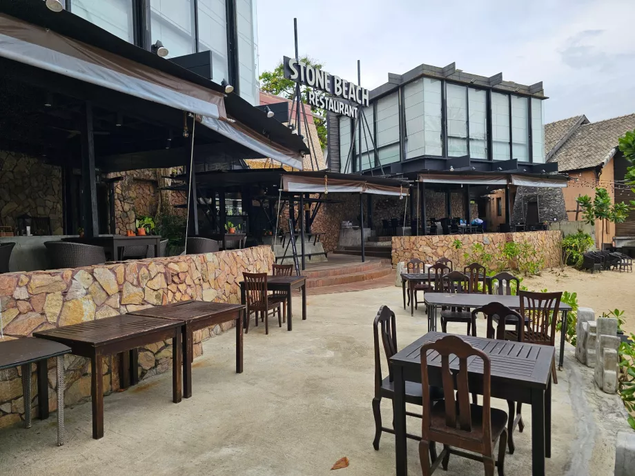 Restoran di tepi pantai