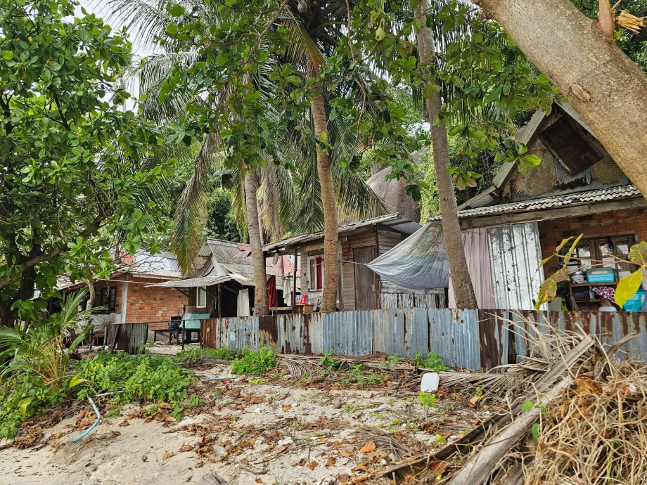 Pantai Rin Nai, daerah kumuh di tepi pantai