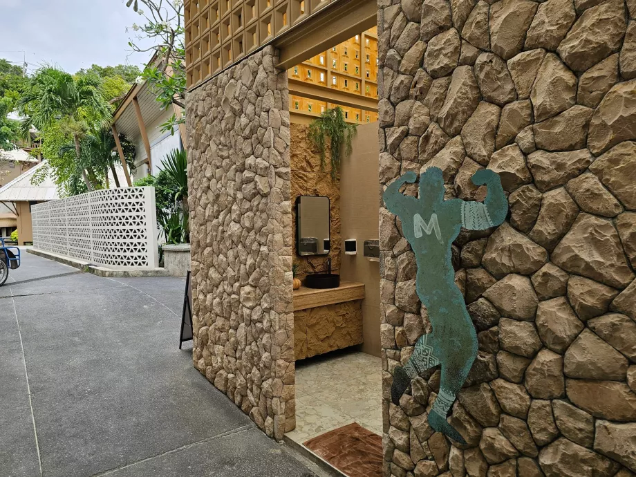 Pantai Rin Nai, toilet gratis