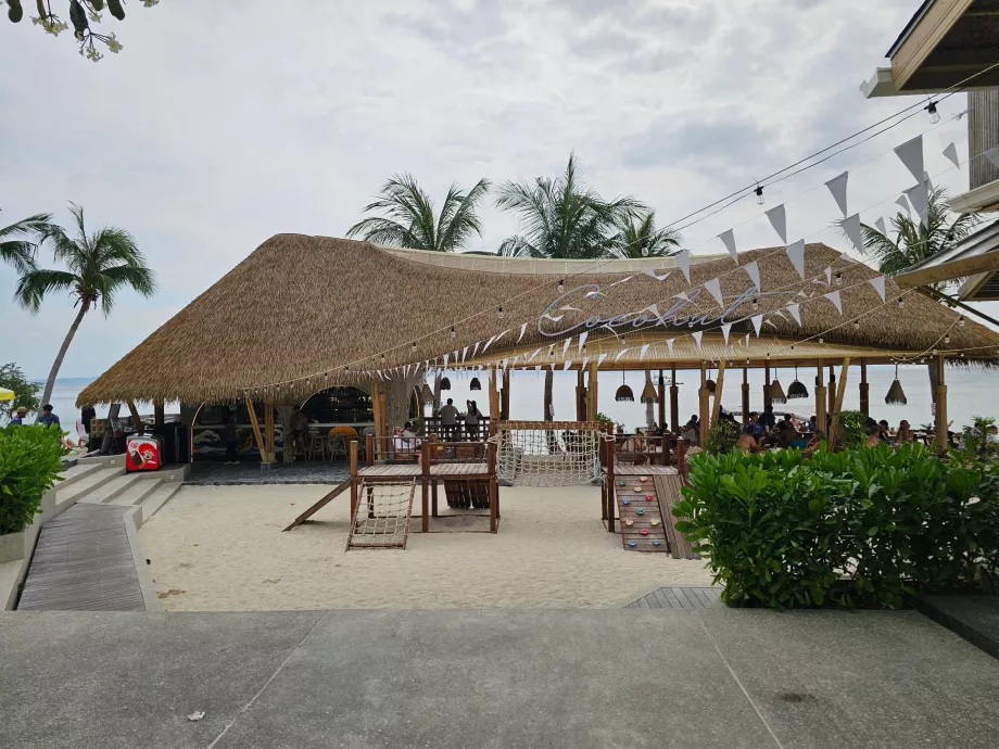 Pantai Rin Nai, Restoran Cocohut