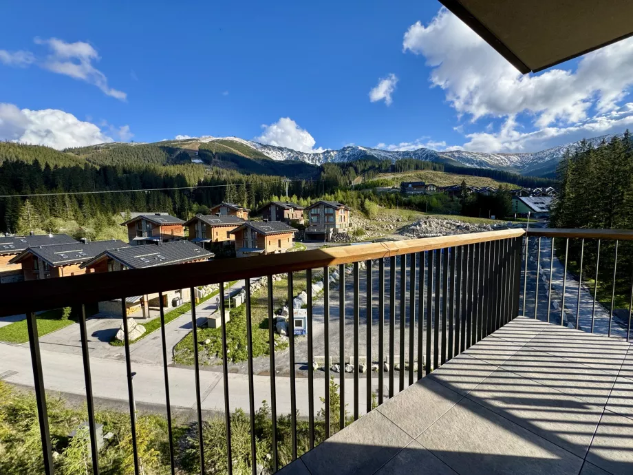 Pemandangan panorama dari balkon di depan kamar tidur