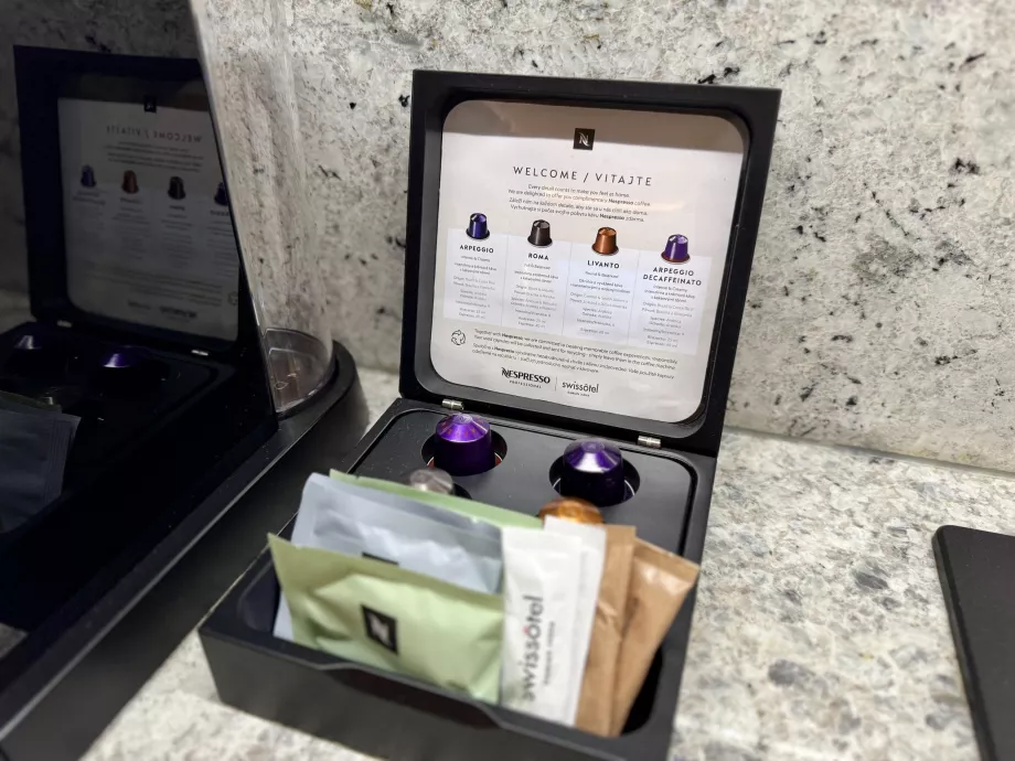 Kopi Nespresso di dalam kamar