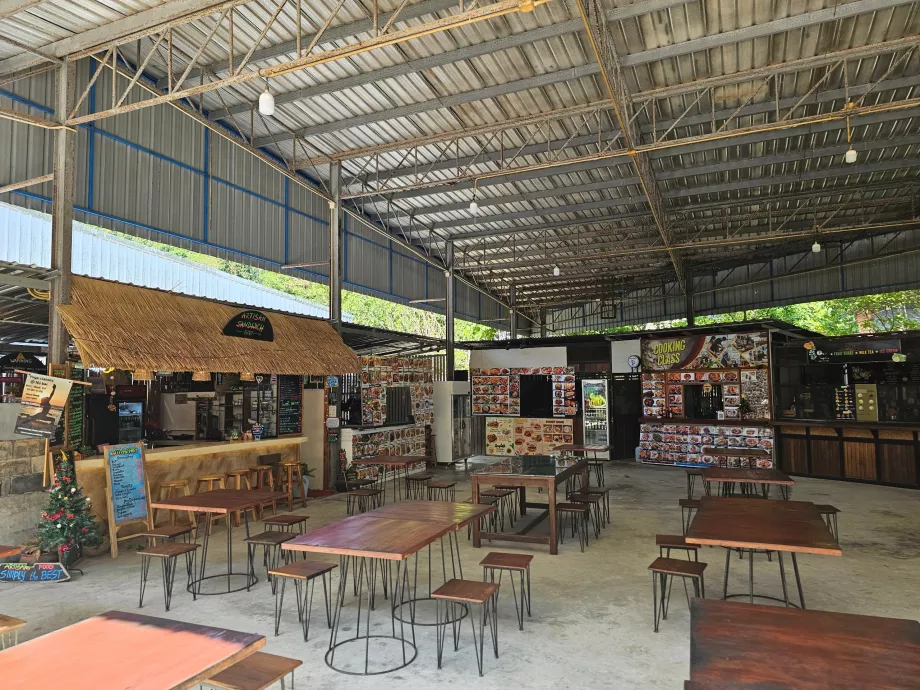 Ruang makan di Desa Panburi