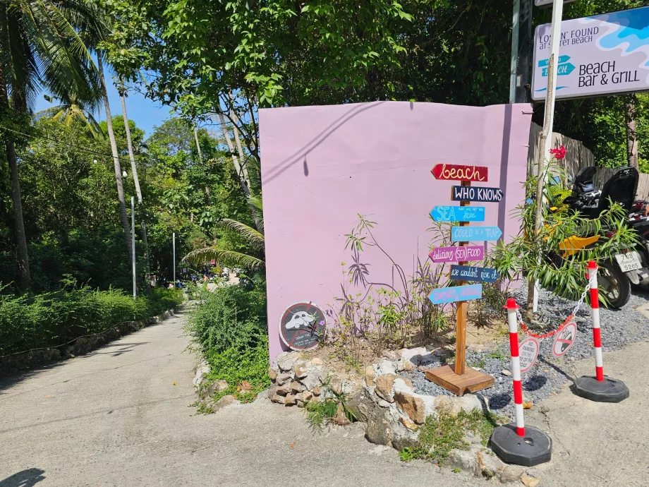 Jalan menuju Secret Beach