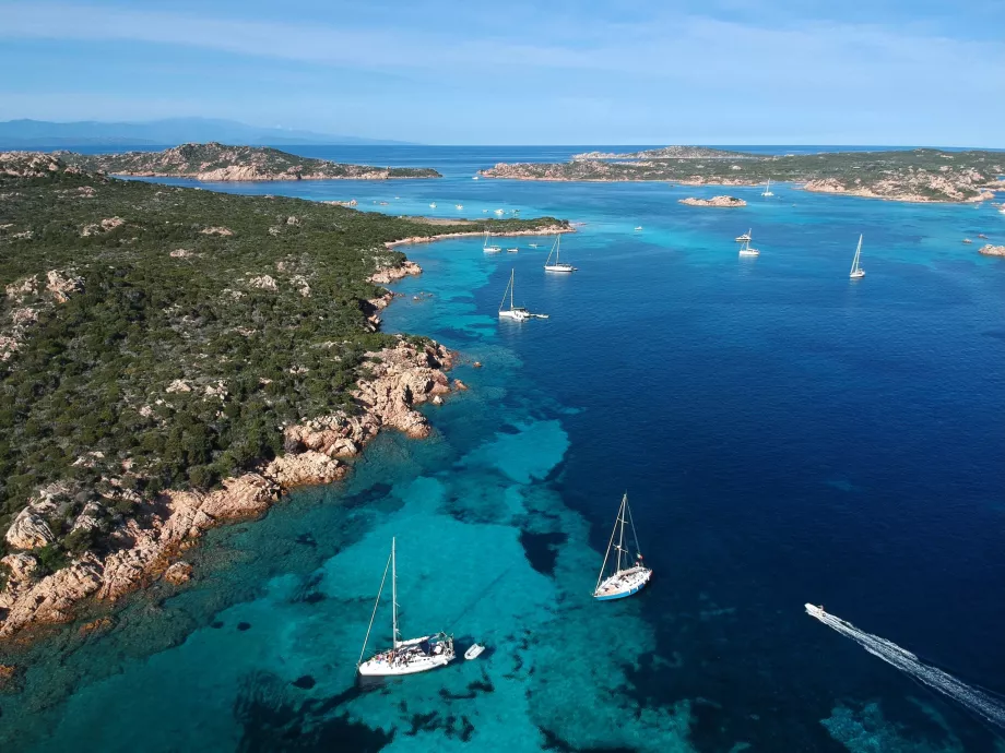 Feri ke La Maddalena