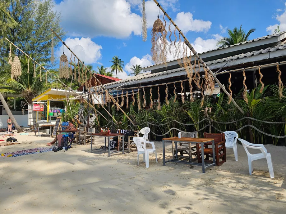 Pantai Salad, restoran