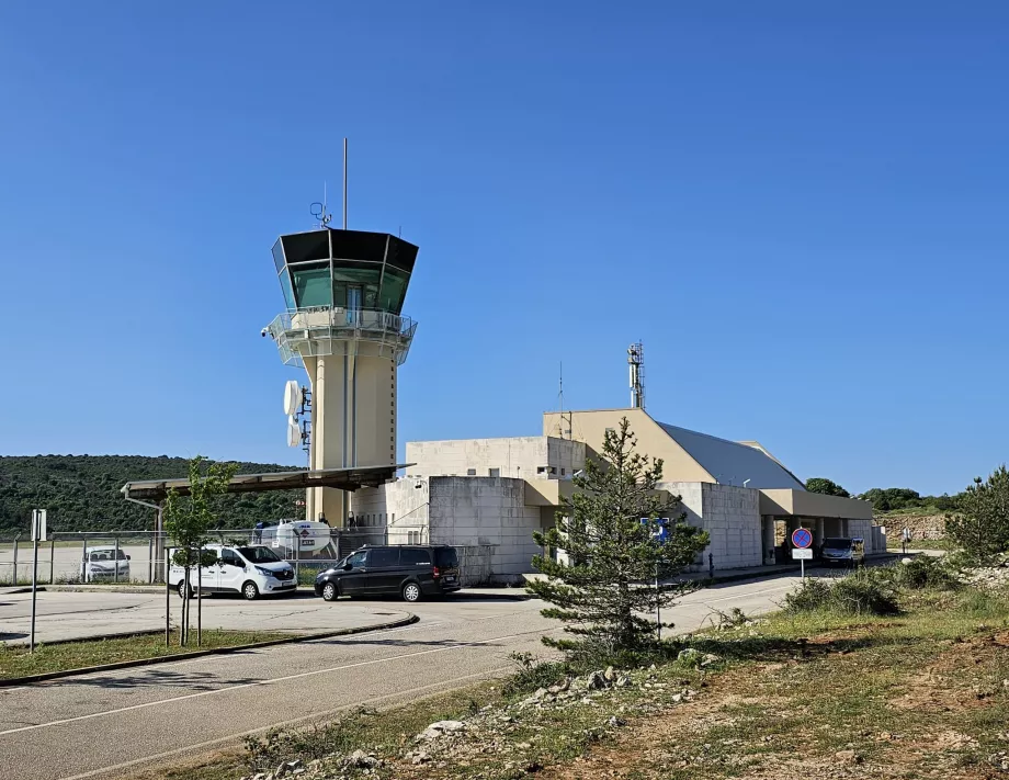 Bandara Brac - Terminal Utama