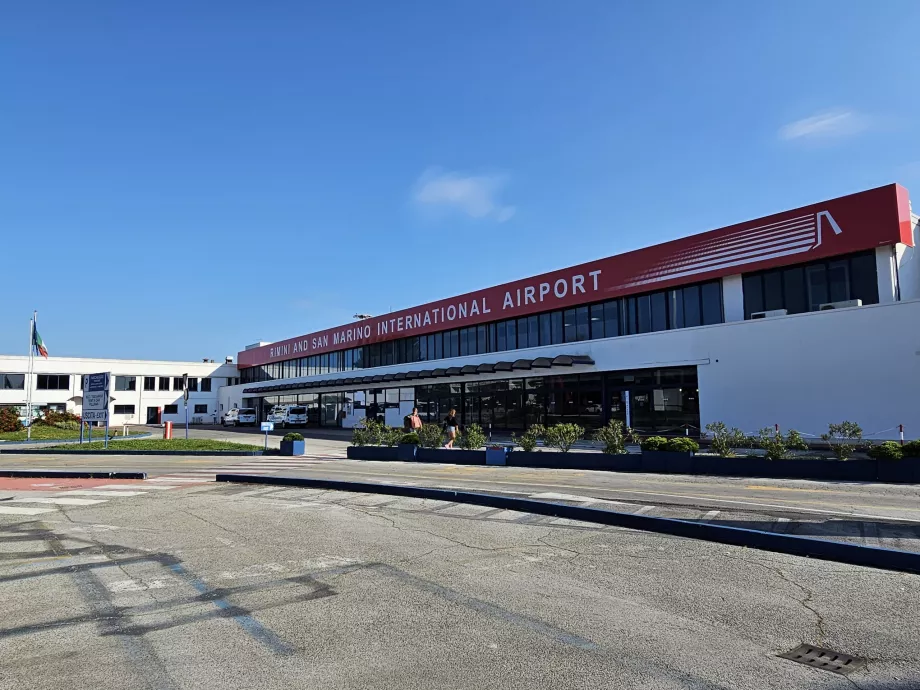 Bandara Rimini