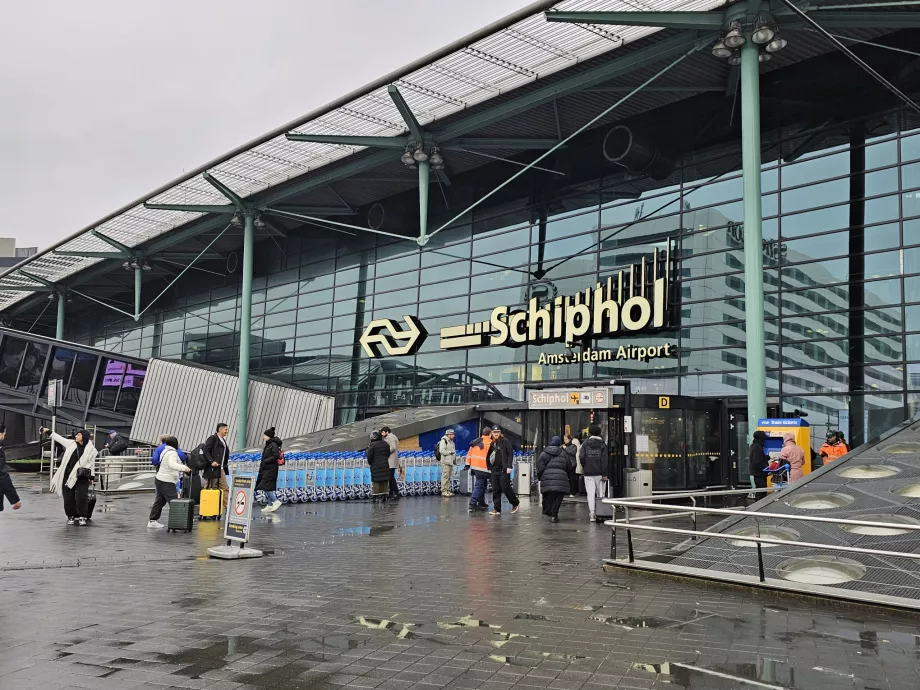 Bandara Schiphol, Terminal Utama