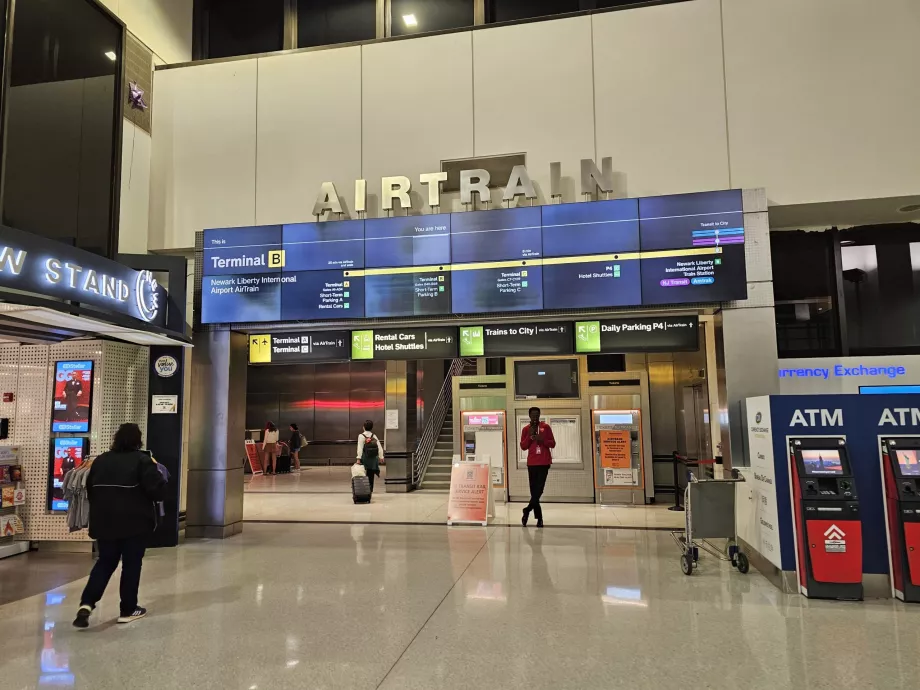 Pintu masuk ke stasiun Airtrain
