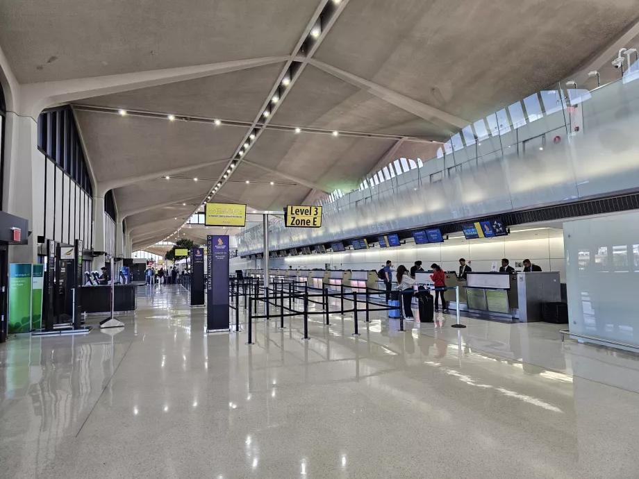 Terminal Check-in B