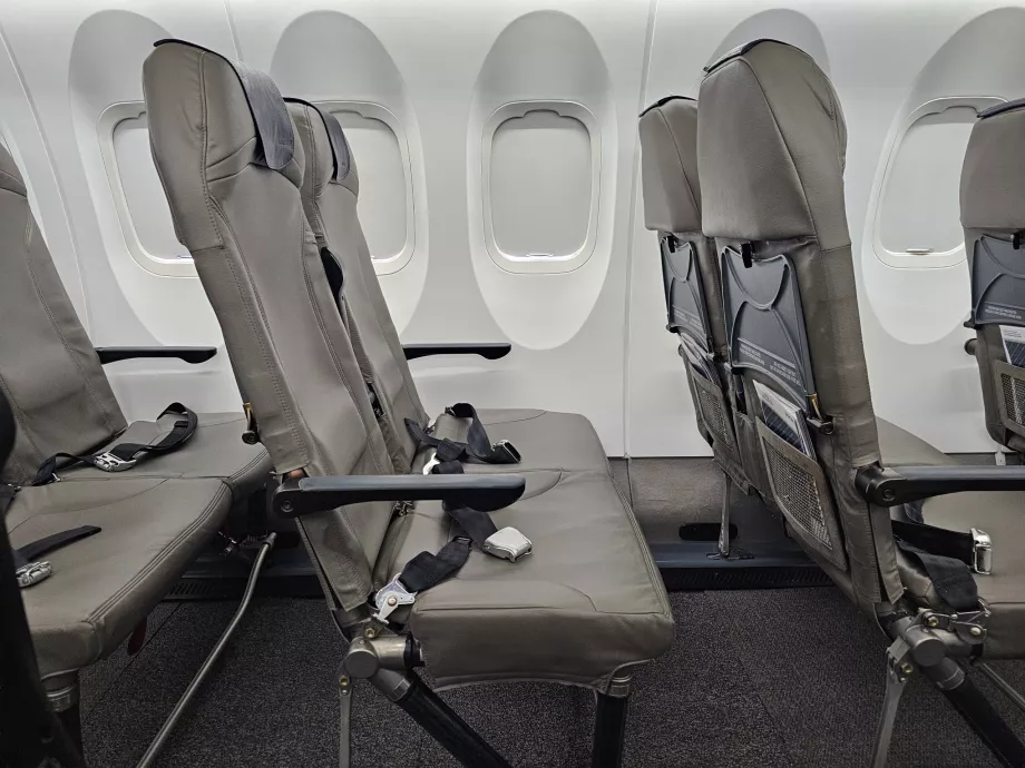 Ruang kaki, Porter Airlines