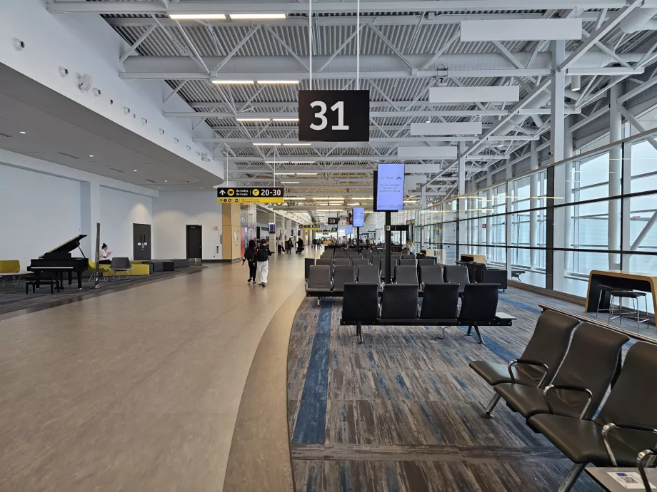 Area gerbang keberangkatan, Bandara Quebec