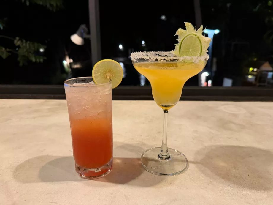 Koktail saat makan malam