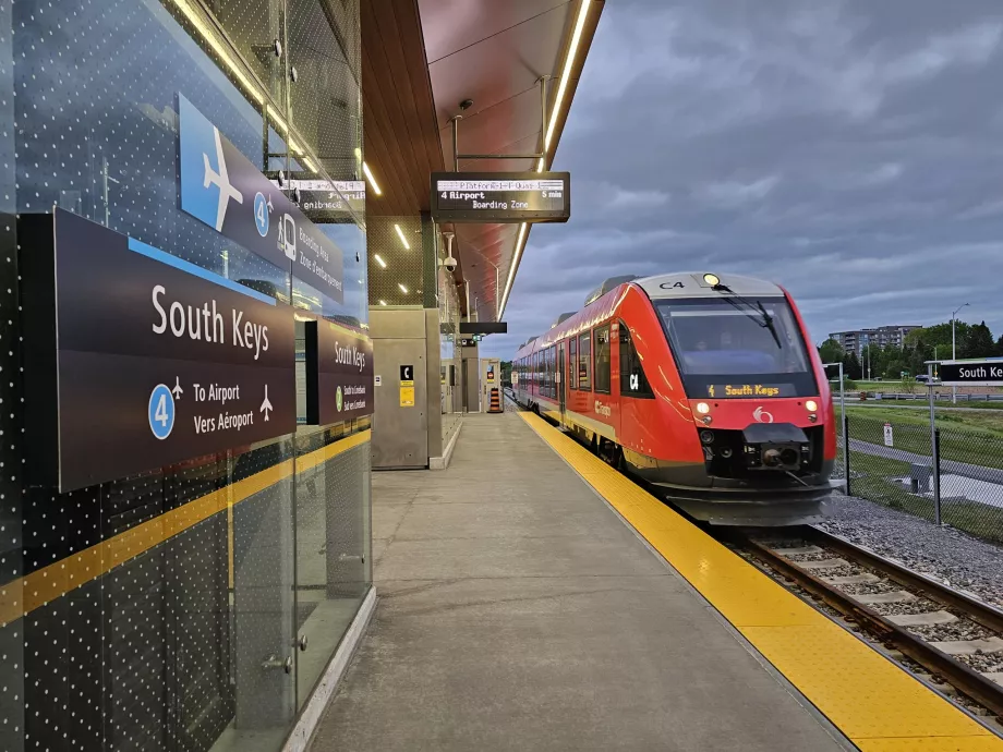 South Keys, stasiun transfer untuk kereta ke bandara