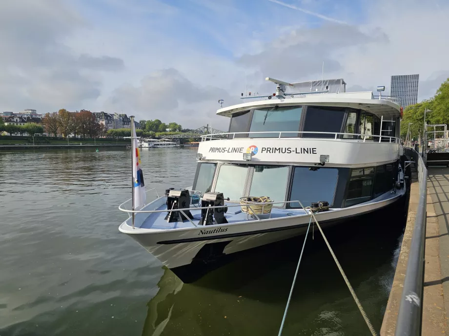 Kapal Primus Line