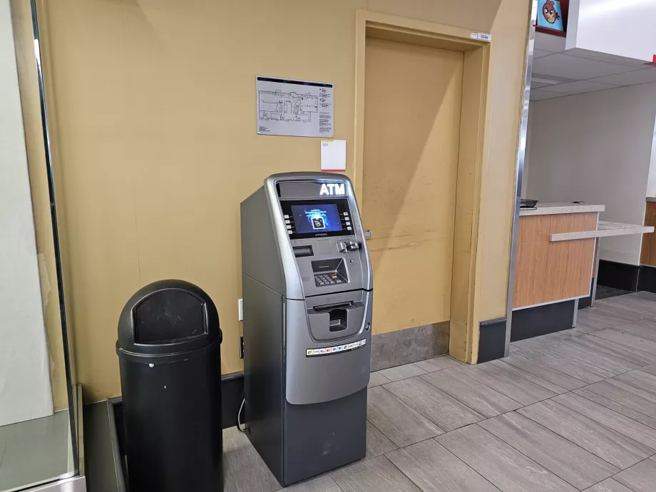 ATM di aula kedatangan