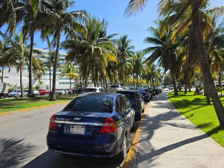 Tempat parkir di Punta Cancún