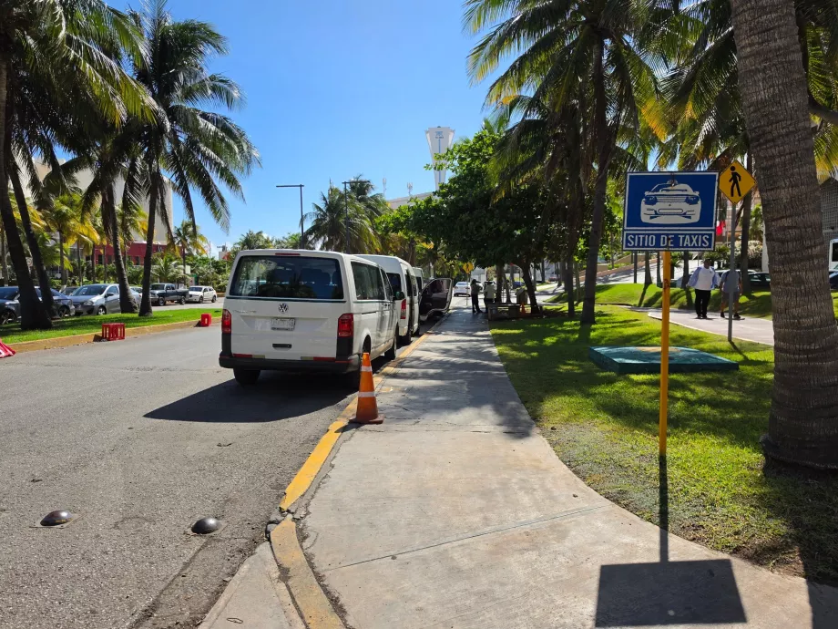 Tempat tunggu taksi di Punta Cancún