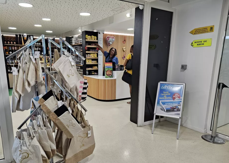 Perdagangan di zona transit