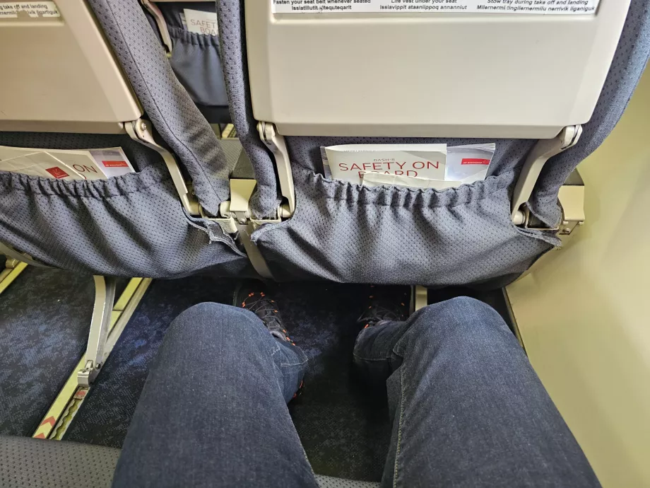Ruang kaki di Dash 8-200
