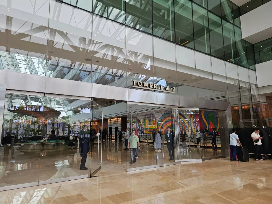 Pintu masuk ke bagian penerima tamu utama