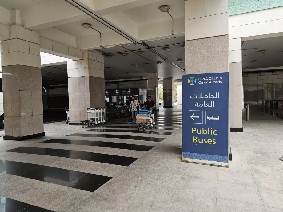 Halte bus angkutan umum